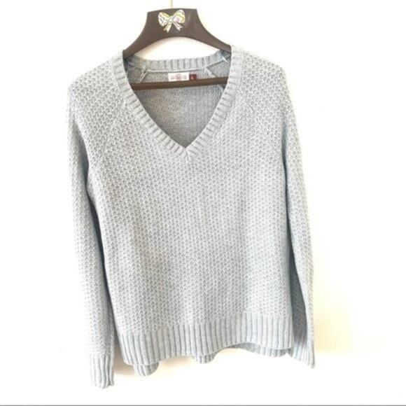 Juniors SO Gorgeous Sparkly Silver V-Neck Sweater Size  is Junior's Large - Picture 1 of 6